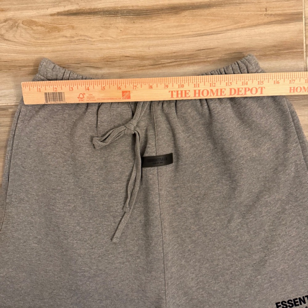 Fear of God Essentials Sweat Shorts Heather Grey Logo XL Mens - Picture 7 of 7